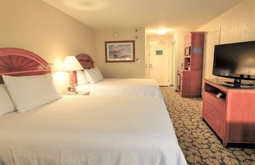 Chinatown Hotel | Stay Close to CityCentre with Breakfast, and Outdoor Pool | 4 Pet-Friendly Rooms