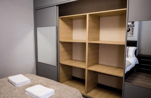 Burslem House | Stay Comfortable- Close to City Centre- Sleeps up to 8