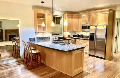 Eugene House | Stay comfy in a quiet cul-de-suc close to airport and downtown