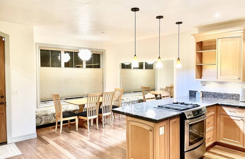 Eugene House | Stay comfy in a quiet cul-de-suc close to airport and downtown