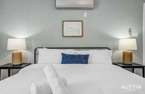 Westfield Apartment | Stay Cute And Cool! 4 Minutes From Deep Eddy Pool