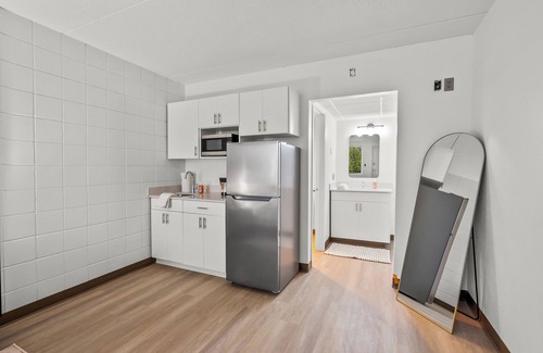 Cedar Falls Apartment | Stay Downtown, Free Gated Parking, Renovated Studio! 524