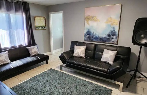 Central Alberta House | Stay for a while & live the lake front life-style!n