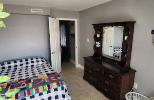 Central Alberta House | Stay for a while & live the lake front life-style!n
