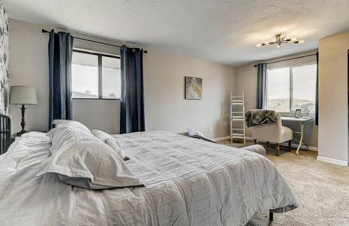 Victor House | Stay in a Historic Gold Mine Town w/Mountain Views