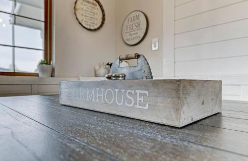 Victor House | Stay in a Historic Gold Mine Town w/Mountain Views