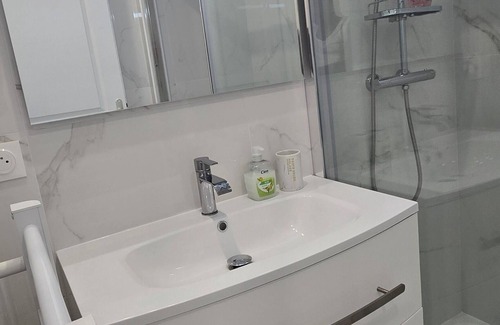Coulommiers Apartment | Stay in a peaceful, quiet, leafy setting. Ideal for families.