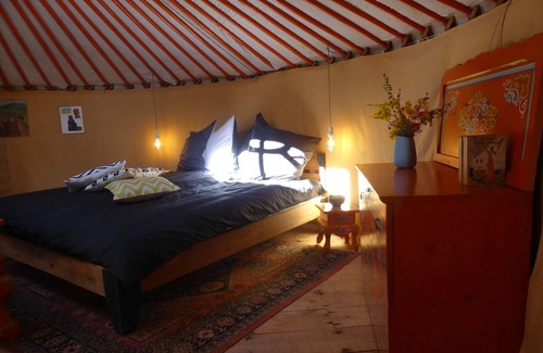 Peyrat-le-Chateau Bed & Breakfast | Stay in a yurt at the Ferme des Ânes