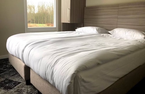 Velsen-Zuid Hotel | Stay in Comfort with Free Parking, Scenic Views, and On-Site Dining Options