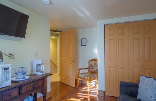 Ohiopyle Apartment | Stay In Ohiopyle in the center of town by the GAP trail