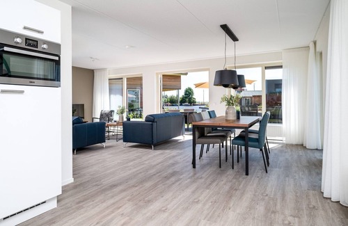 Akkrum House | Stay in our luxury Sneekermeer 6 Wellness with sauna, outdoor spa, and sunshower.