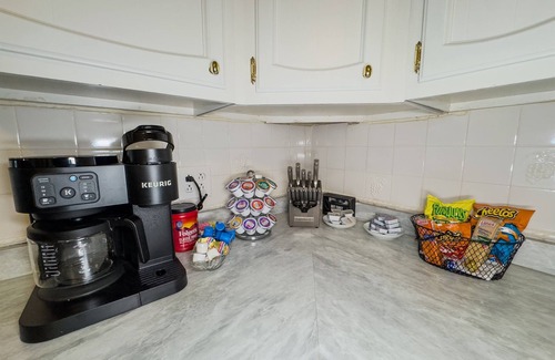 Gypsum Apartment | Stay in Style! Family Getaway by the Erie Shores