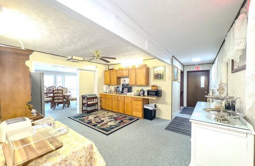 Gypsum Apartment | Stay in Style! Family Getaway by the Erie Shores