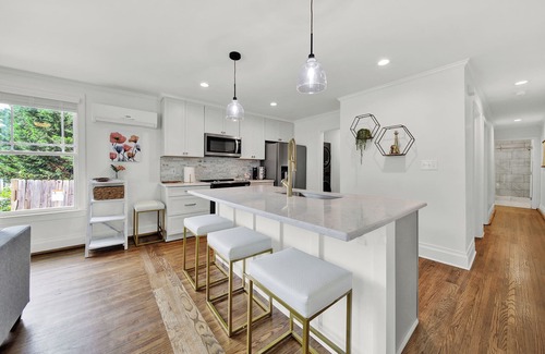 Myers Park Apartment | Stay in the center of it all!