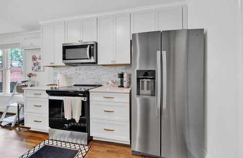 Myers Park Apartment | Stay in the center of it all!