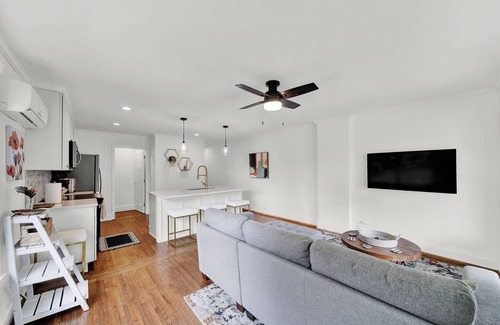 Myers Park Apartment | Stay in the center of it all!