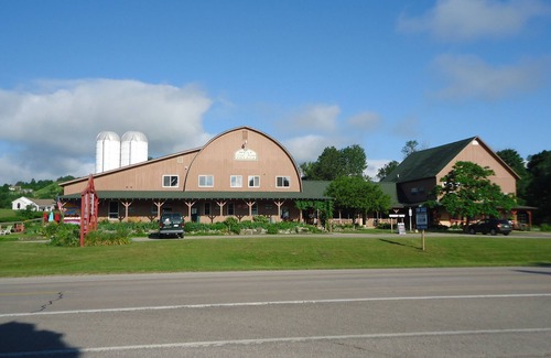 Suttons Bay Apartment | Stay in the heart of Leelanau county wine tasting region. Views to Traverse Bay
