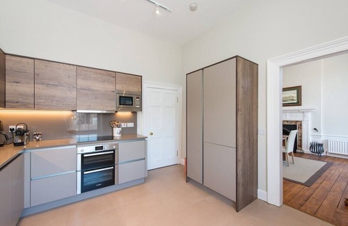 New Town Apartment | Stay in this tranquil and gorgeous City Centre home, for a unique Edinburgh experience