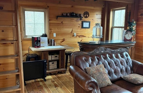 Stonewall Cabin | Stay in Tree House built by TreeHouse Master Pete Nelson ~ off the grid