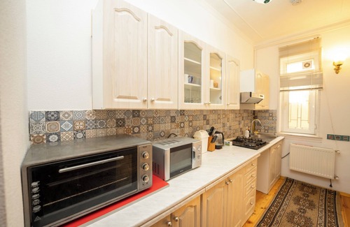 Yasamal Apartment | Stay Inside Baku’s Ancient Fortress Walls