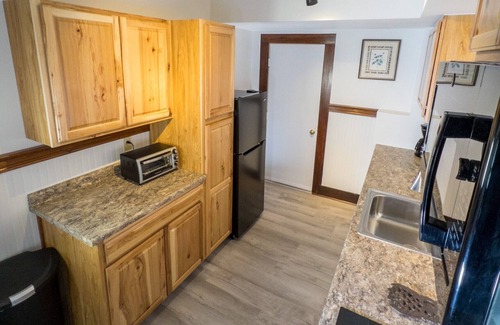 Lake Placid Cottage | Stay near Mirror Lake, enjoy our cozy 2-bedroom cottage