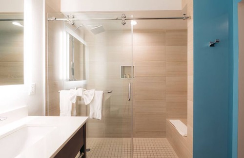 Harbor Hotel | Stay Near The Bustling Port of Long Beach | Amazing Hotel w/Heated Pool