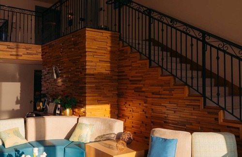 Harbor Hotel | Stay Near The Bustling Port of Long Beach | Amazing Hotel w/Heated Pool