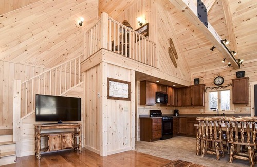 East Burke Cabin | Stay on Kingdom Trails in a four bedroom cabin!