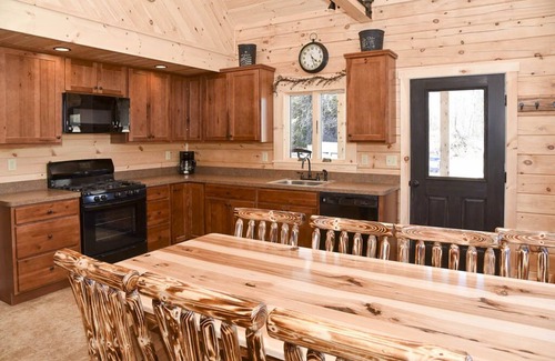 East Burke Cabin | Stay on Kingdom Trails in a four bedroom cabin!