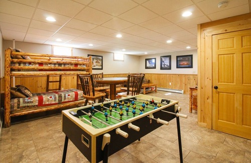 East Burke Cabin | Stay on Kingdom Trails in a four bedroom cabin!