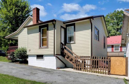 Duncannon House | Stay On State - 15 Min to Harrisburg, 30 Min to Carlisle 2BR tastefully decorated