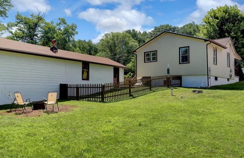 Duncannon House | Stay On State - 15 Min to Harrisburg, 30 Min to Carlisle 2BR tastefully decorated