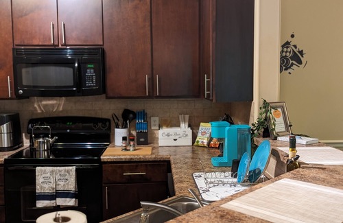Executive Park Apartment | Stay & Play - Sleeps 7nClose to Everywhere you want to benInstant Booking Readyn