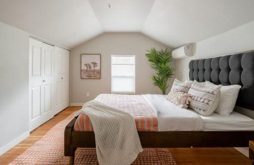Kerns Apartment | Stay Portland - Cozy Attic Hideaway in Laurelhurst