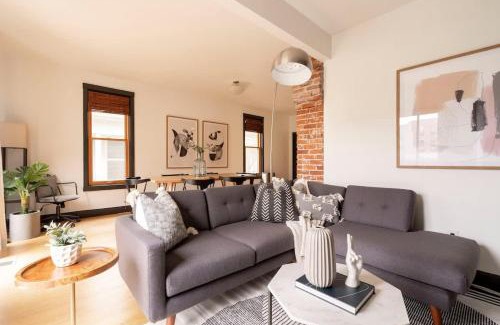 Uptown House | Stay Portland - Scandinavian Loft - NW 23rd & Espresso Shops