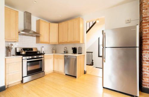 Uptown House | Stay Portland - Scandinavian Loft - NW 23rd & Espresso Shops
