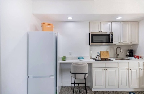 Jog Road Bed & Breakfast | Stay Right on the Beach!