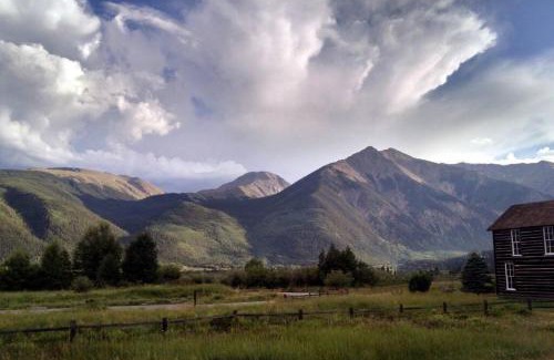 Twin Lakes House | Stay Twin Lakes Cabin 4