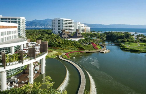 Bajio Resort | Stay where the professionals play at the Mexico Open at Vidanta Nuevo Vallarta!