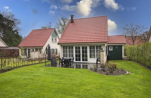 Hellendoorn House | Stay with 5 people in this beautiful bungalow