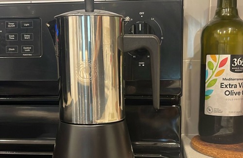 Lithonia House | Stay with Jenny in a cozy king-size bed in Lithonia