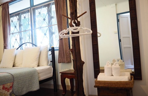 Thapae House | Stay With Me Guesthouse