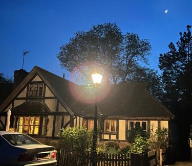 Walliswood Bed & Breakfast | Stay with Robin