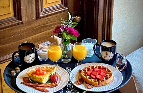 Central Business District Bed & Breakfast | Stay with us and you'll see why we are ranked #1 lodging in Kalamazoo, MI.