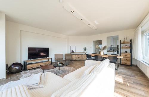 Middelkerke Apartment | Stay with View, Ostend