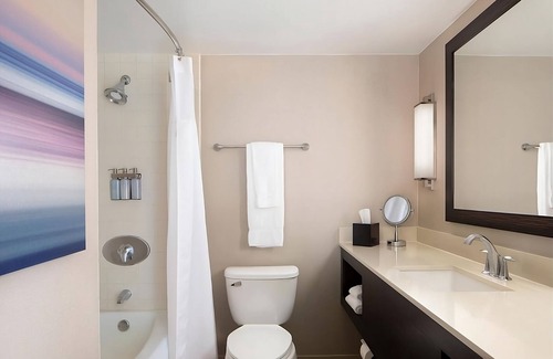 Milpitas Hotel | Stay Within 5 Mins to Norman Mineta San Jose Int'l Airport!