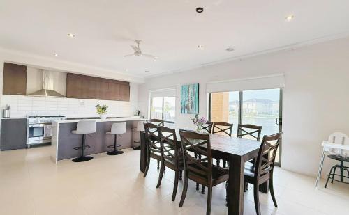 Sanctuary Lakes House | StayAU 5BR Idyllic Lakefront Escape Point Cook