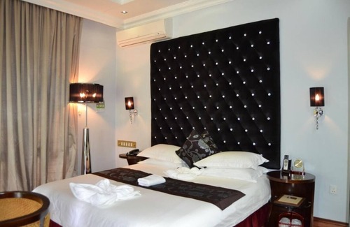 Francistown Bed & Breakfast | Staybridge Riverside & Spa