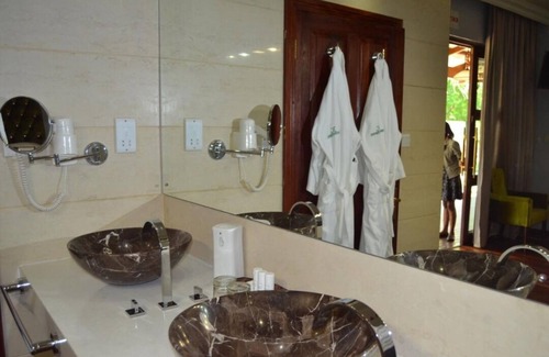 Francistown Bed & Breakfast | Staybridge Riverside & Spa