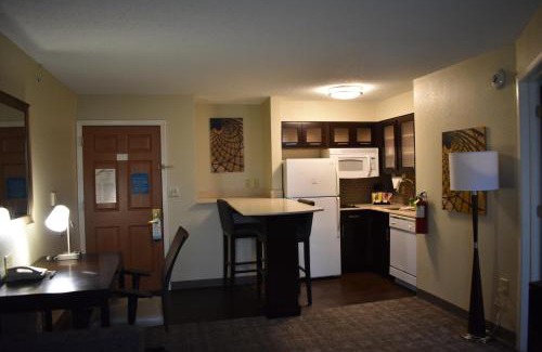 Cranbury Hotel | Staybridge Suites Cranbury - South Brunswick by IHG